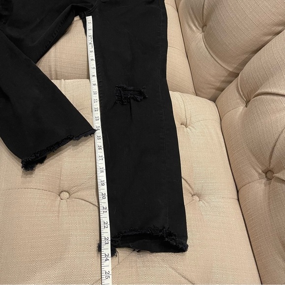 J: Levis Womens 724 High Rise Straight Raw Hem Distressed Knee Black Jeans Sz 28 - Picture 3 of 12